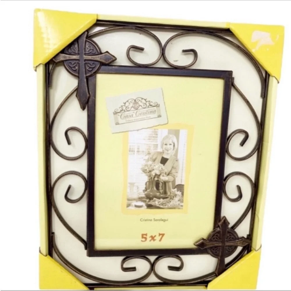 CRISTINA SARALEGUI rustic cross picture frame 5 X 7” NEW